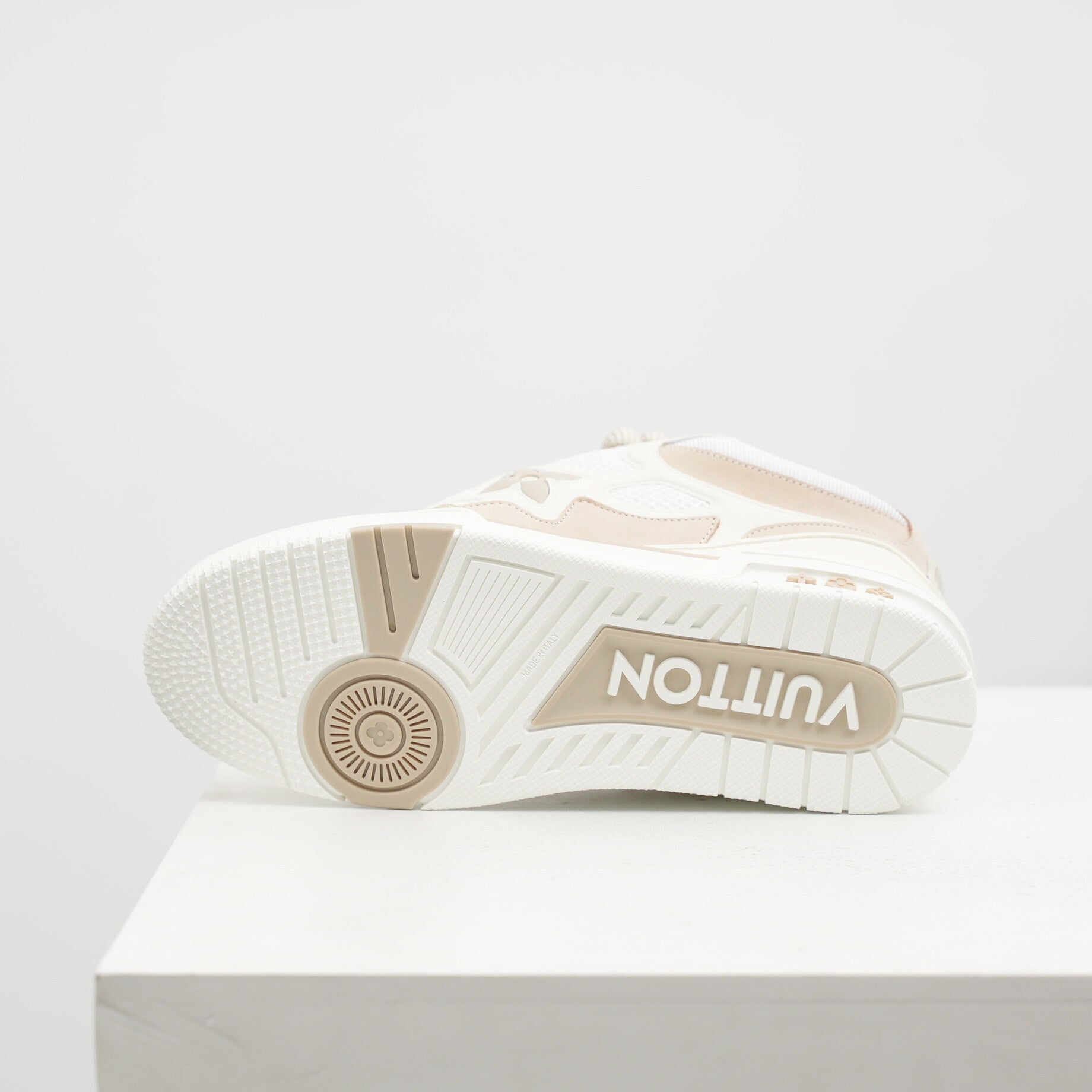 LV Skate Beige Signature