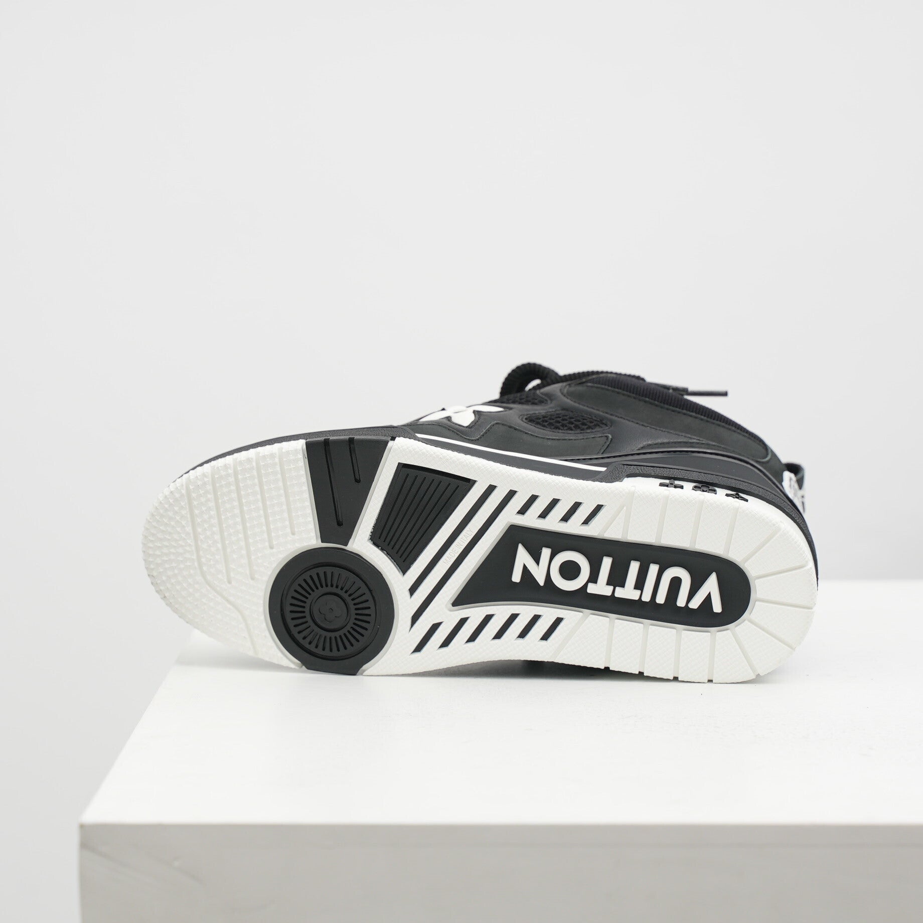 LV Skate Triple Black & White