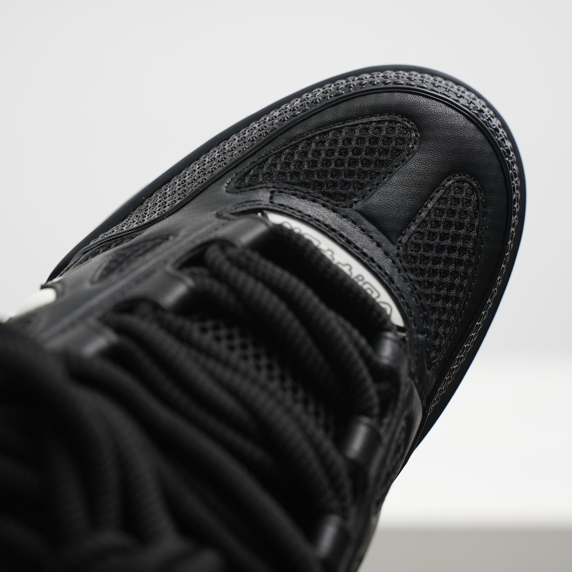 LV Skate Triple Black & White